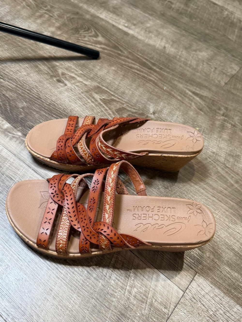 Skechers Beverlee Women’s Tiger Posse Slip On Brown Strappy Wedge Sandals Size 8 - Picture 4 of 6